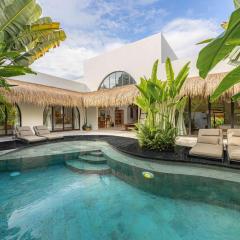 Villa Mimpikita - Stunning Ibiza-Inspired Villa Near Umalas with Private Pool