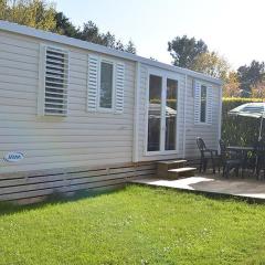 Charmant Mobil-home avec Terrasse pour 6 Pers. - API-1-52-1169