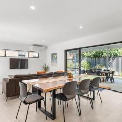 Luxury Oasis- Modern coastal escape near Fremantle