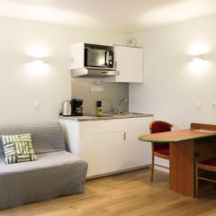 Charming bright studio in the heart of Paris