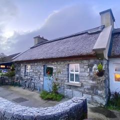 Oranuisce Thatch Cottage Ballyvaughan