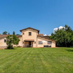 Apartment 500 m from Laterina Centre