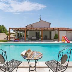 Spacious villa in Siracusa with private garden