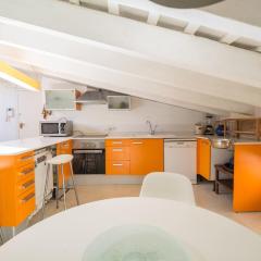 Ático Exclusivo del Siglo XVI con Dos Terrazas en el Corazón de Ciutat Vella