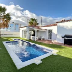 Villa near the ocean with private pool and garage