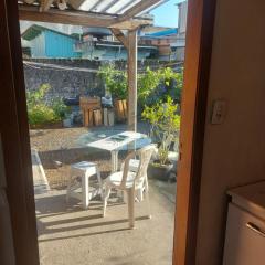 Kitinete final de rua centro