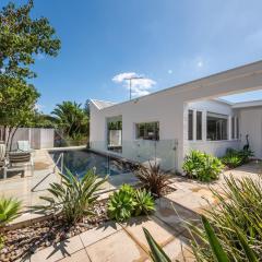 Skomer House Portsea with gas heated pool. Steps to beach and Portsea Pub