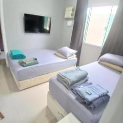 Casa c AR - condomínio prox ParkShopping Cpo Grande - camas de casal e solteiro