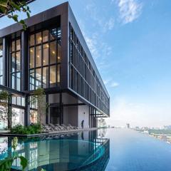 Lucentia Suties Rooftop pool by Lalaport KL