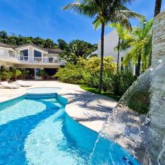 Mansão Pé na Areia no Condomínio Cocanha