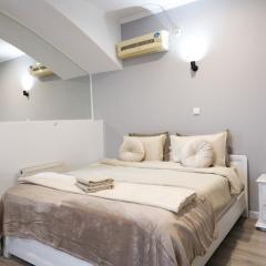 Renthouse ApartHotel Room #10