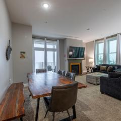 Snowshoe Village Ski-in - Ski-out Condo w Hot Tub