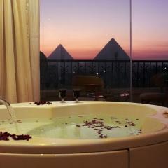 Three pyramids view & jacuzzi