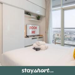StayShort - Chic Studio in Dubai Marina Sleeps 2 with City View