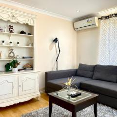 Pet friendly home near Adventure World Fiona Murdoch