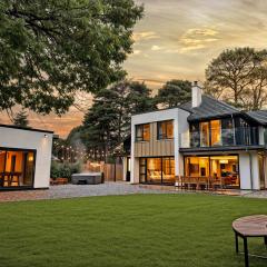 Arden House - Luxury Home with Hot Tub - Games Room - Fire Pit