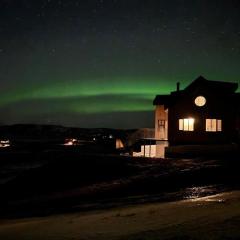 Northern Lights Above - Skylight Views From Bed