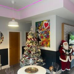 CHRISTMAS Woodlands Lodge & Hottub