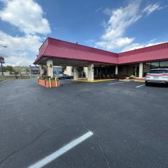 Hotel Red Rose by Townhouse Covington I-64