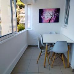 Udoban dvosoban stan 450 metara od mora