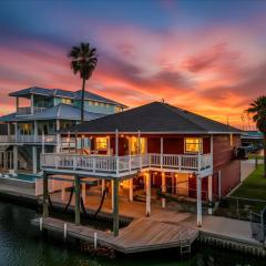 Waterfront Canal Home - Outdoor Bar Boat Slip