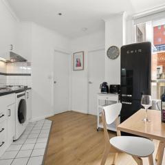 Central CBD Apartment - Flinders St & Fast WiFi!