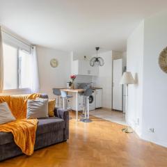 Charmant 2 pièces rénové Porte de Paris avec parking