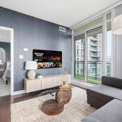 Stylish Downtown - Condo Sleeps 8 - YYZ Airport