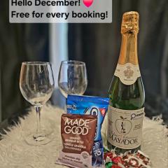 Private 2 Bedroom Home Private Parking Free Sparkling and Goodies!