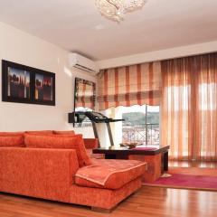 Central Grevena Retreat with Mountain Views