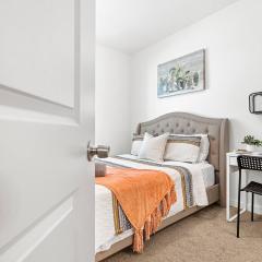 Modern Room Nested In The Heart Of Orange County