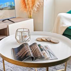 * Sand & Surf In The Heart Of Santa Monica *