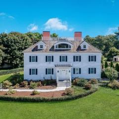 Luxury Retreat in Buzzards Bay, Spa, Pool Table for Family Fun