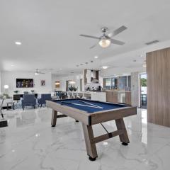 Large corner Villa with Pool Table and Private Pool