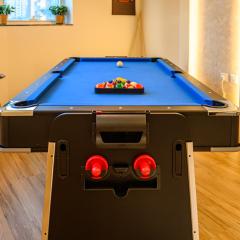 Luxurious 3BR with a pool table at Marina Walk