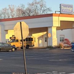 Travelodge by Wyndham Bellmawr