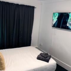 Private Room 3 near Yale with Desk & Fast WiFi near Yale and Hospitals