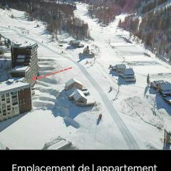 Balcon plein Sud sur les pistes