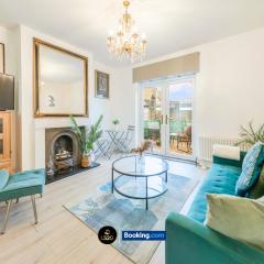 Cosy central Apt with Private Balcony by LS2G Stay Greater London