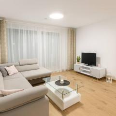 Modern Smart Apartment, Garage & City View