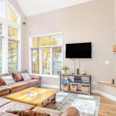 Bachman Village 14 by AvantStay Close To Town The Slopes w Hot Tub Permit12038