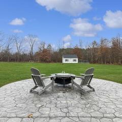 Modern Retreat - Sleeps 8 - Hot Tub & Firepit