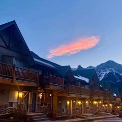 Banff Oasis- 6 people townhome, close 4 ski base!