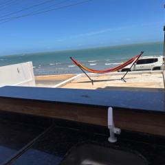 Suite2 com ar condicionado e a Beira mar , cozinha compartilhada e completa Micro ondas air fryer forno elétrico fogão Geladeira freezer gelagua e cafeteria elétrica Tudo para vc se sentir em casa além de um Deck com churrasqueira vista mar