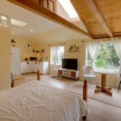 Pacific View Cottage - 100 High with Ocean Views