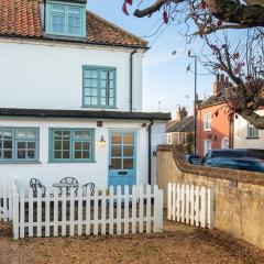 Cosy Christmas Cottage by the Quay