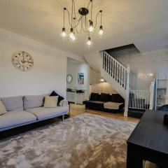 Beautiful Large 3 Bed 2 Bath Flat, Free Parking