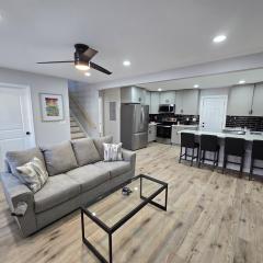 The Silver Villa - 2 King Beds Minutes from Downto