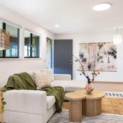 Bellevue Somerset 2BR w Sunroom & Sweeping Views