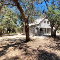 Burrabogie - Waterfront Retreat